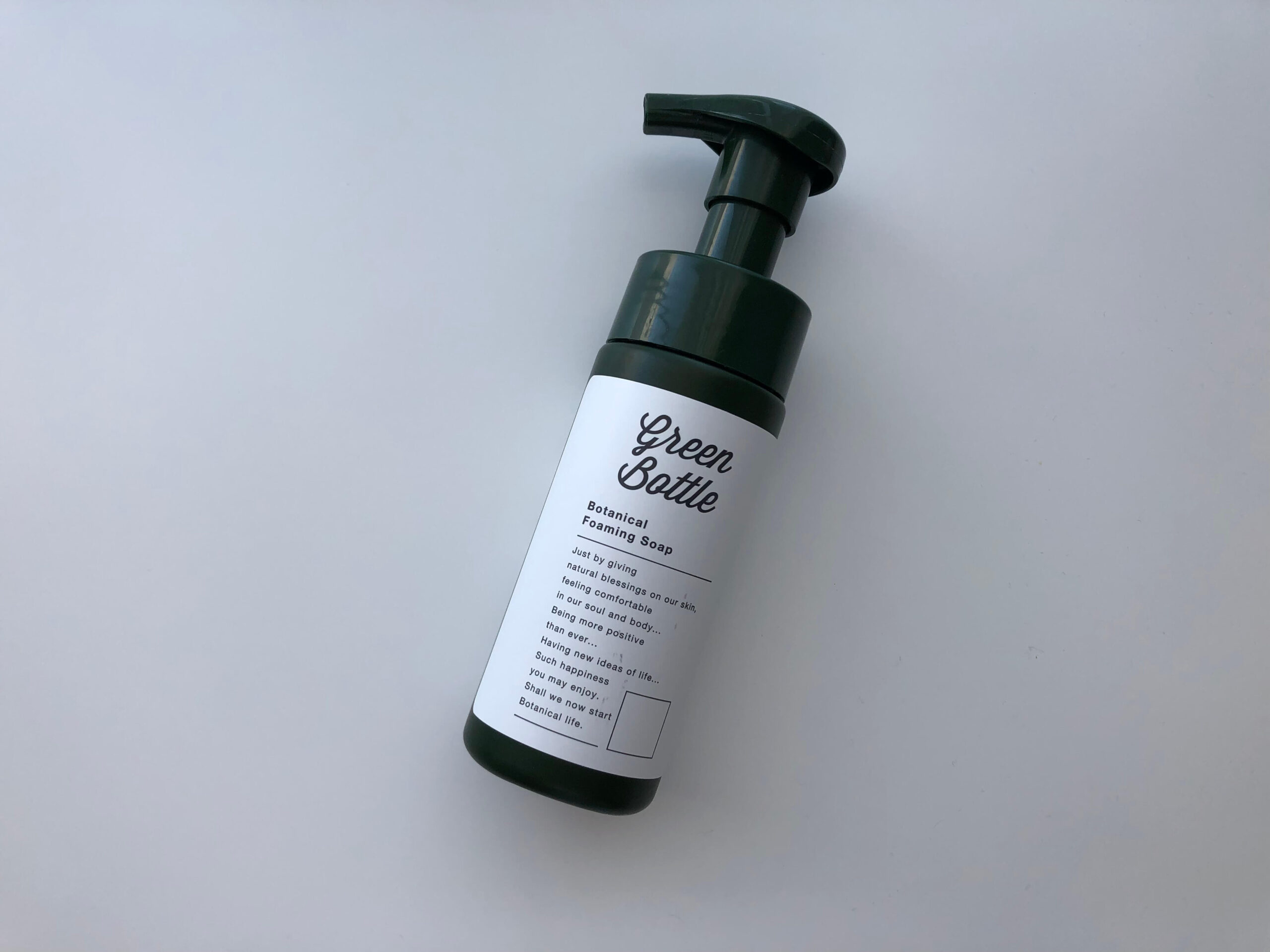 green bottleボタニカル泡洗顔の容器の写真
